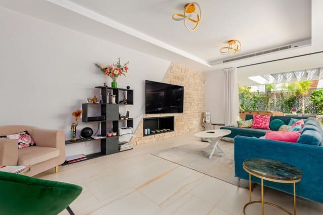 Chalet de 5 habitaciones en Nueva Andalucia, Marbella en venta con piscina garaje - 1.895.000 € (Ref: 8500058)