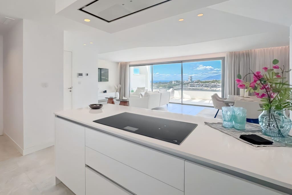 3 sypialnia Penthouse na sprzedaż w Marbella z basenem garażem - 1 850 000 € (Ref: 8505568)