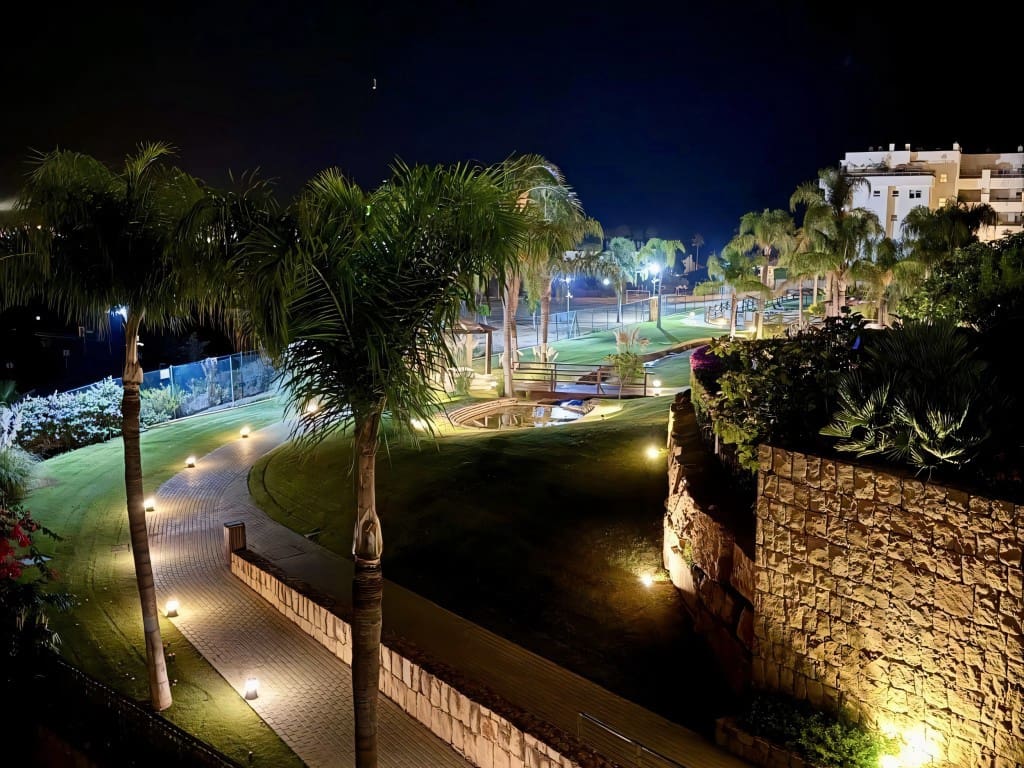 2 bedroom Apartment for sale in Mijas Costa with pool garage - € 419,000 (Ref: 8550945)