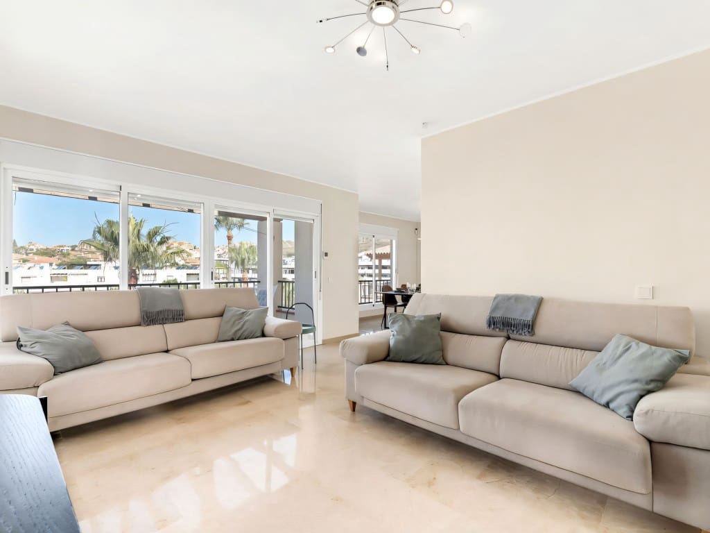 4 chambre Villa/Maison à vendre à Riviera del Sol avec piscine garage - 699 000 € (Ref: 8577538)