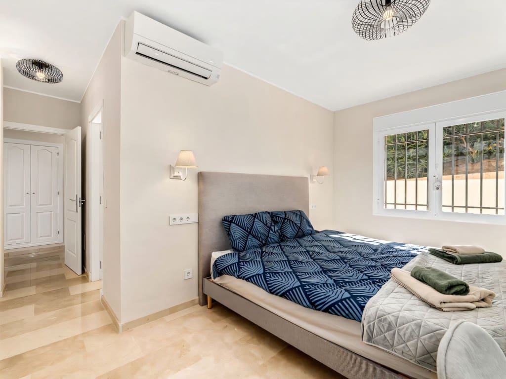 4 chambre Villa/Maison à vendre à Riviera del Sol avec piscine garage - 699 000 € (Ref: 8577538)