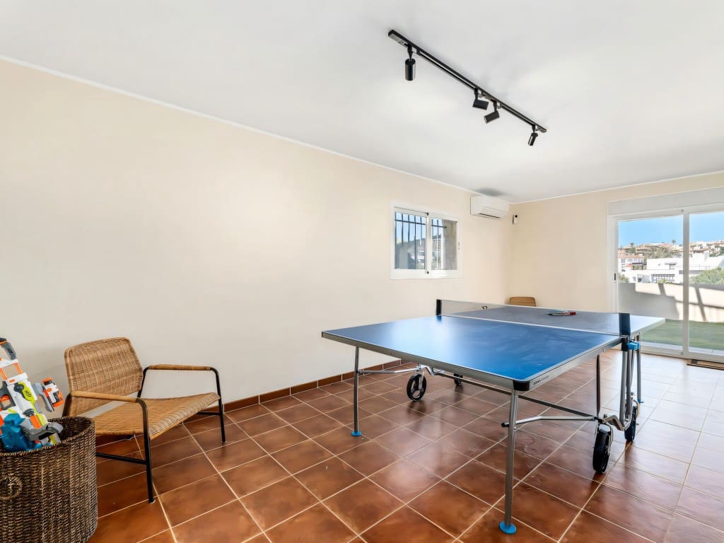 4 chambre Villa/Maison à vendre à Riviera del Sol avec piscine garage - 699 000 € (Ref: 8577538)