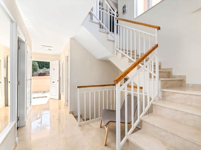 4 Zimmer Villa zu verkaufen in Riviera del Sol, Mijas mit Pool Garage - 699.000 € (Ref: 8577538)