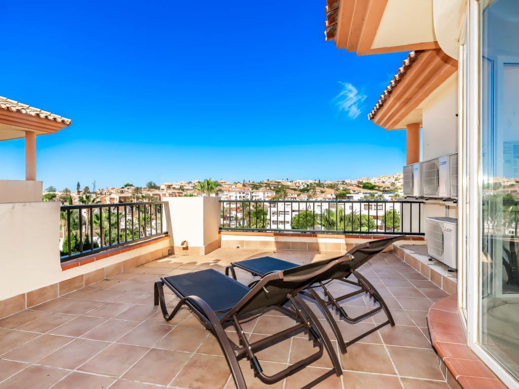 4 chambre Villa/Maison à vendre à Riviera del Sol avec piscine garage - 699 000 € (Ref: 8577538)