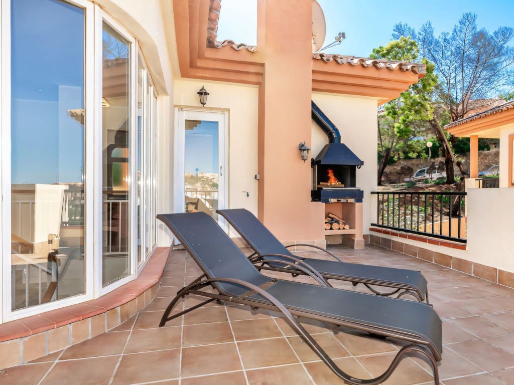 4 chambre Villa/Maison à vendre à Riviera del Sol avec piscine garage - 699 000 € (Ref: 8577538)