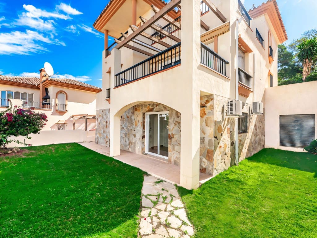 4 chambre Villa/Maison à vendre à Riviera del Sol avec piscine garage - 699 000 € (Ref: 8577538)