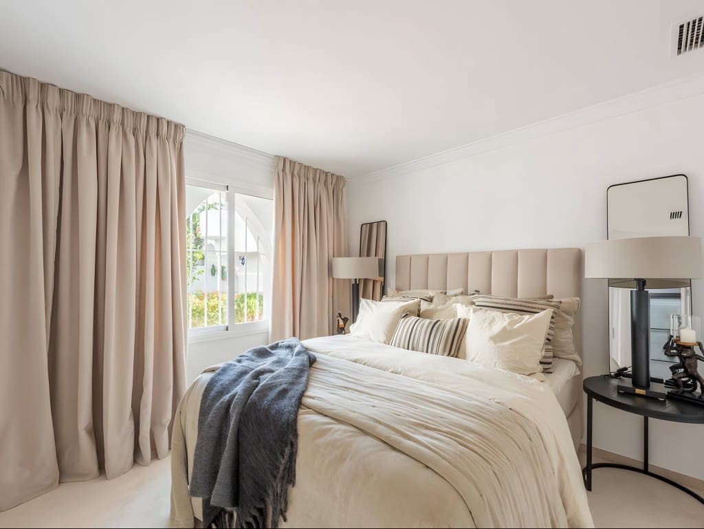 2 soveværelse Bungalow til salg i Golden Mile med swimmingpool - € 3.500.000 (Ref: 8616694)