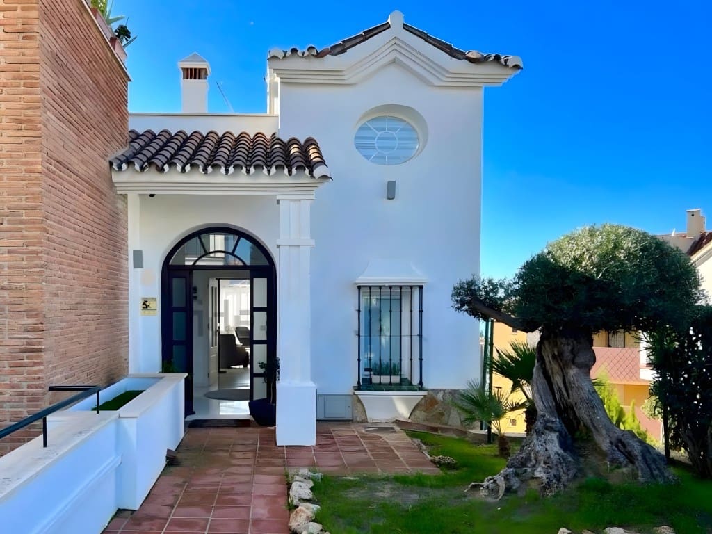 3 chambre Villa/Maison à vendre à Riviera del Sol avec piscine garage - 650 000 € (Ref: 8626427)
