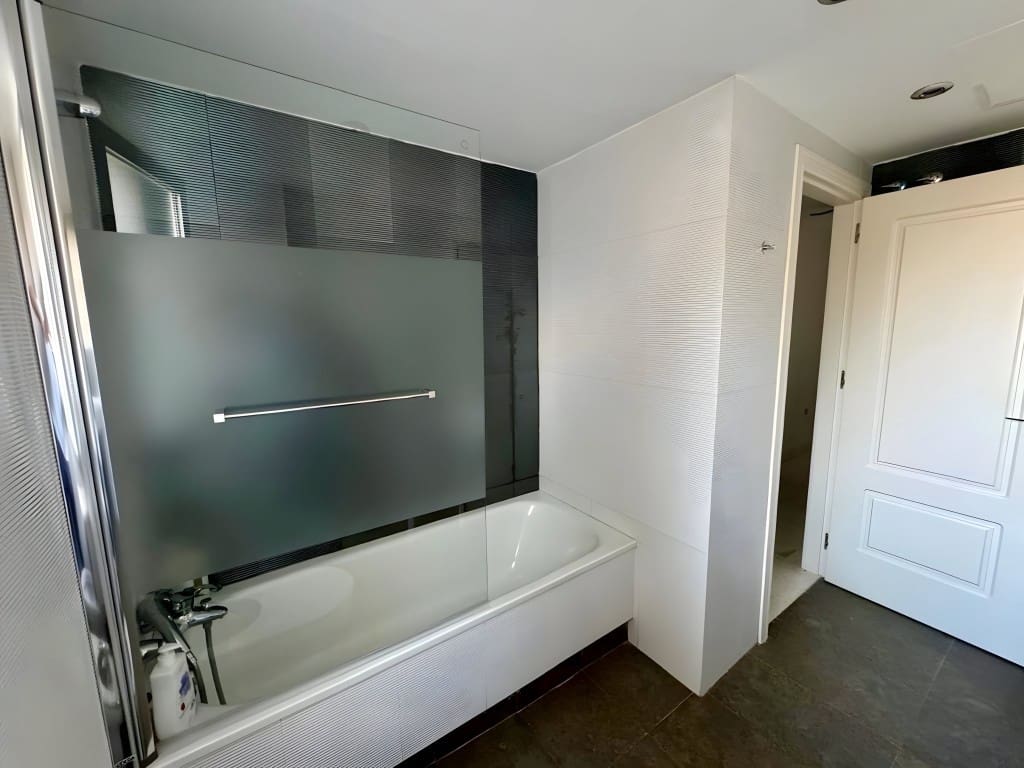 3 chambre Villa/Maison à vendre à Riviera del Sol avec piscine garage - 650 000 € (Ref: 8626427)