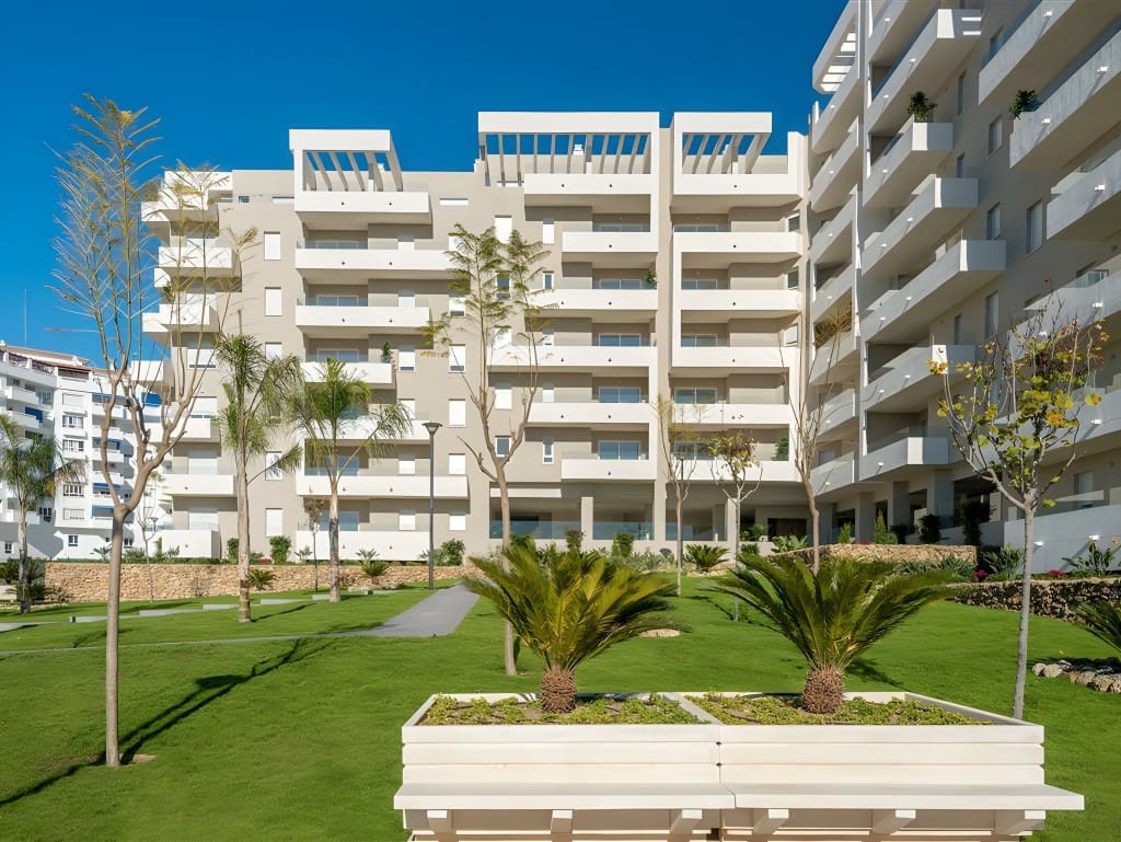 Apartamento de 3 habitaciones en Nueva Andalucia en venta con piscina garaje - 430.000 € (Ref: 8651976)
