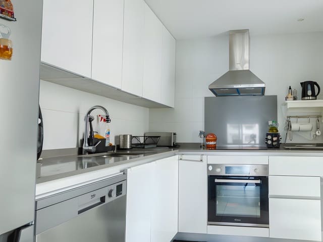 Apartamento de 3 habitaciones en Nueva Andalucia, Marbella en venta con piscina garaje - 430.000 € (Ref: 8651976)