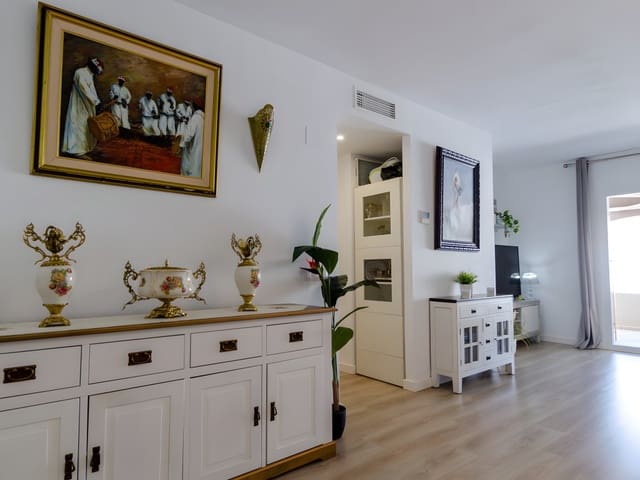 Apartamento de 3 habitaciones en Nueva Andalucia, Marbella en venta con piscina garaje - 430.000 € (Ref: 8651976)