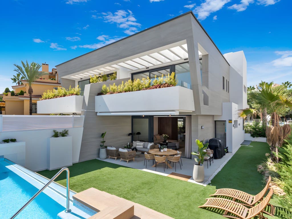 5 soveværelse Semi-Rækkehus til salg i Puerto Banus med swimmingpool garage - € 2.395.000 (Ref: 8662116)