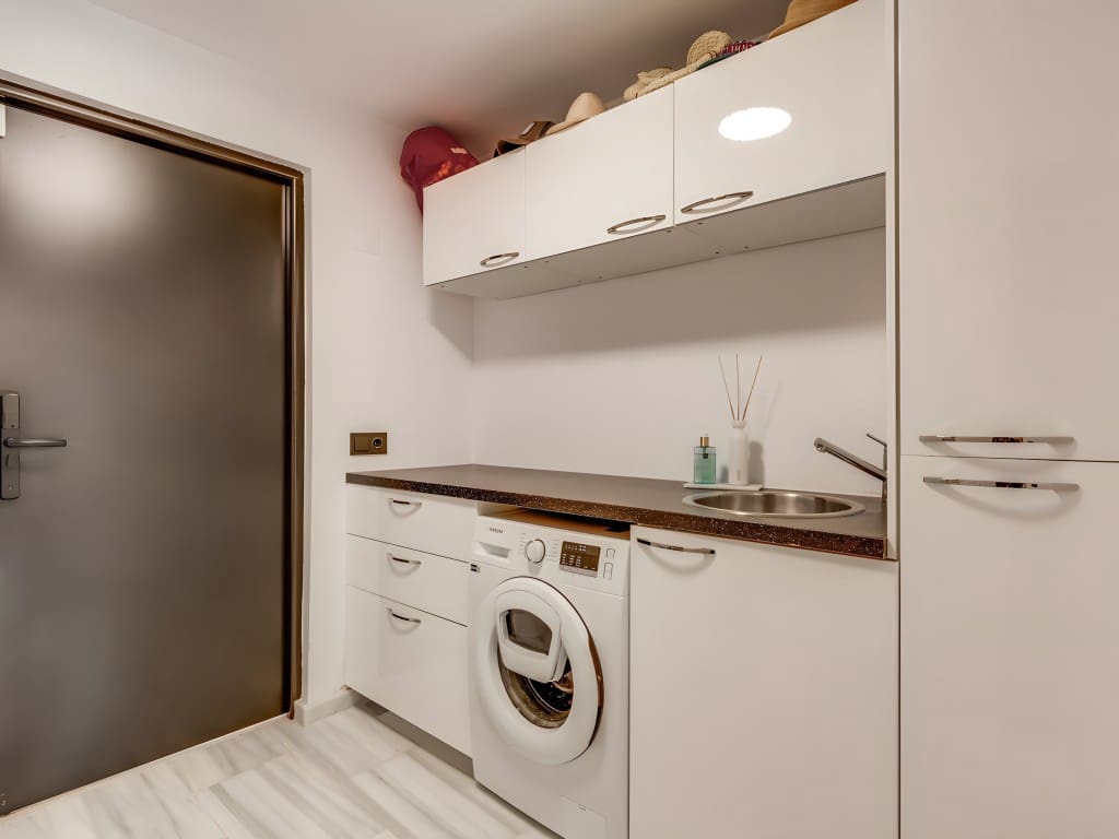 5 bedroom Villa for sale in Nueva Andalucia with pool garage - € 1,894,000 (Ref: 8670182)