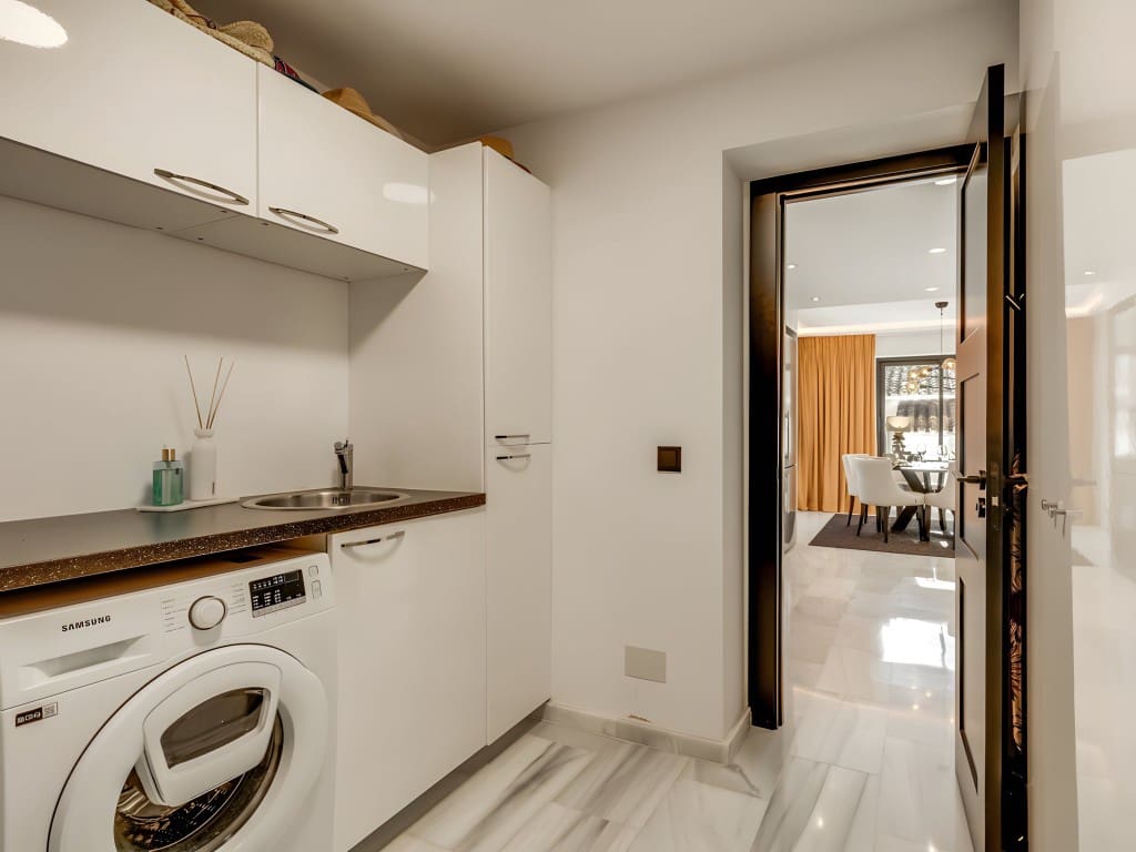 5 bedroom Villa for sale in Nueva Andalucia with pool garage - € 1,894,000 (Ref: 8670182)