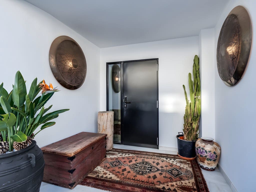 5 bedroom Villa for sale in Nueva Andalucia with pool garage - € 1,894,000 (Ref: 8670182)