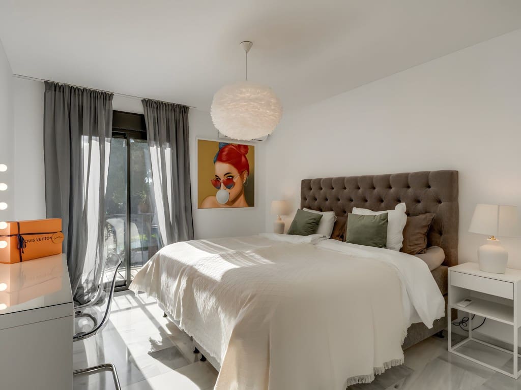 5 bedroom Villa for sale in Nueva Andalucia with pool garage - € 1,894,000 (Ref: 8670182)