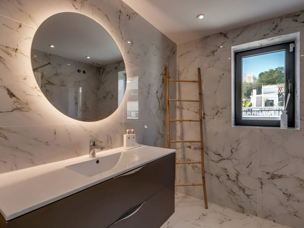 5 bedroom Villa for sale in Nueva Andalucia with pool garage - € 1,894,000 (Ref: 8670182)