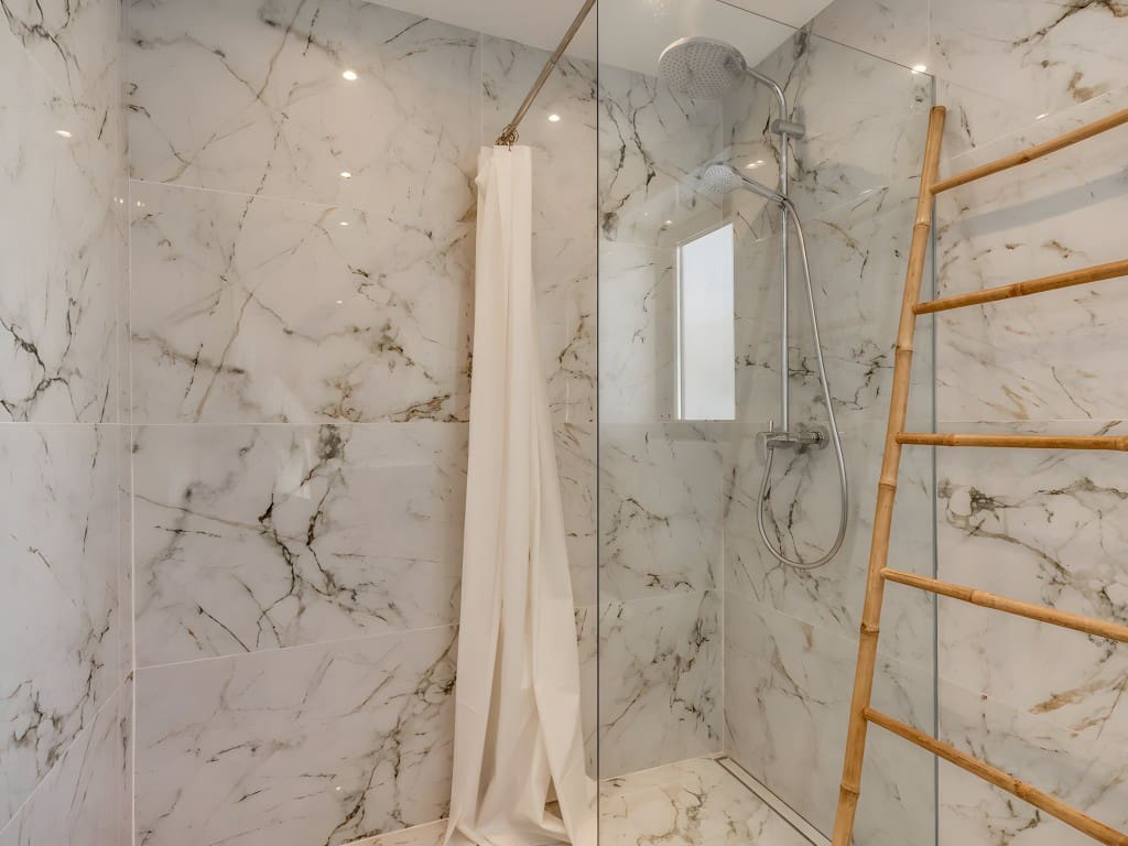 5 bedroom Villa for sale in Nueva Andalucia with pool garage - € 1,894,000 (Ref: 8670182)