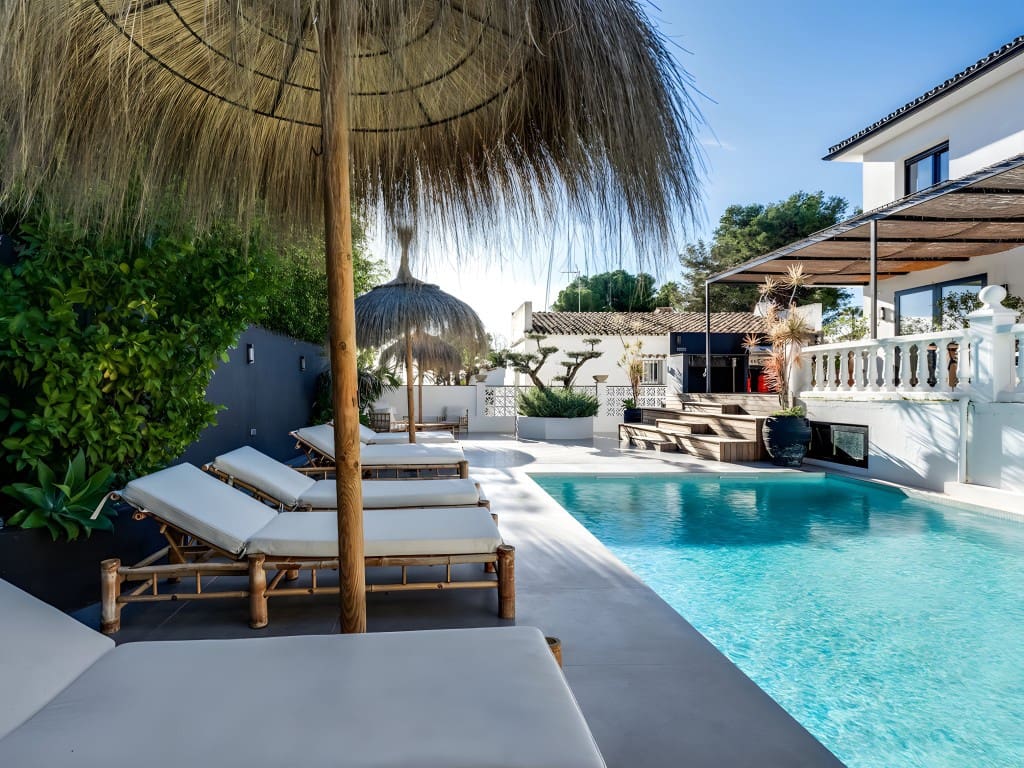 5 bedroom Villa for sale in Nueva Andalucia with pool garage - € 1,894,000 (Ref: 8670182)