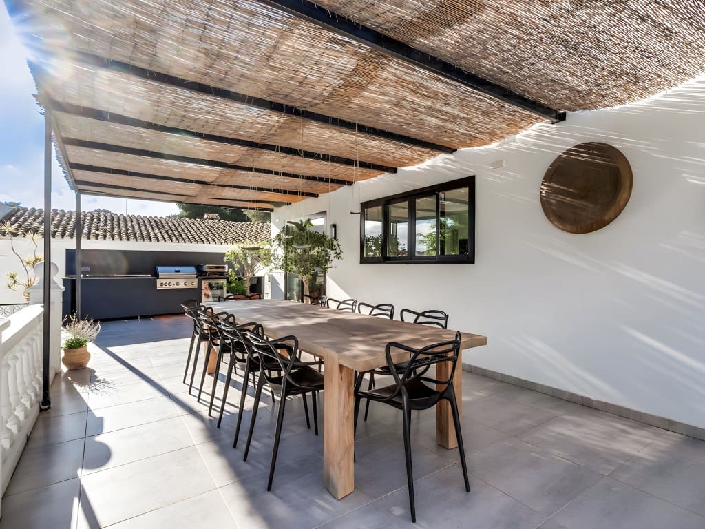 5 bedroom Villa for sale in Nueva Andalucia with pool garage - € 1,894,000 (Ref: 8670182)