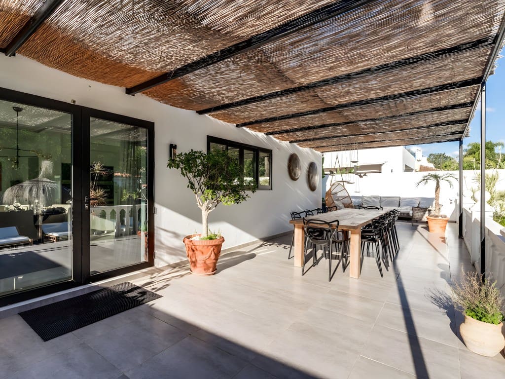 5 bedroom Villa for sale in Nueva Andalucia with pool garage - € 1,894,000 (Ref: 8670182)