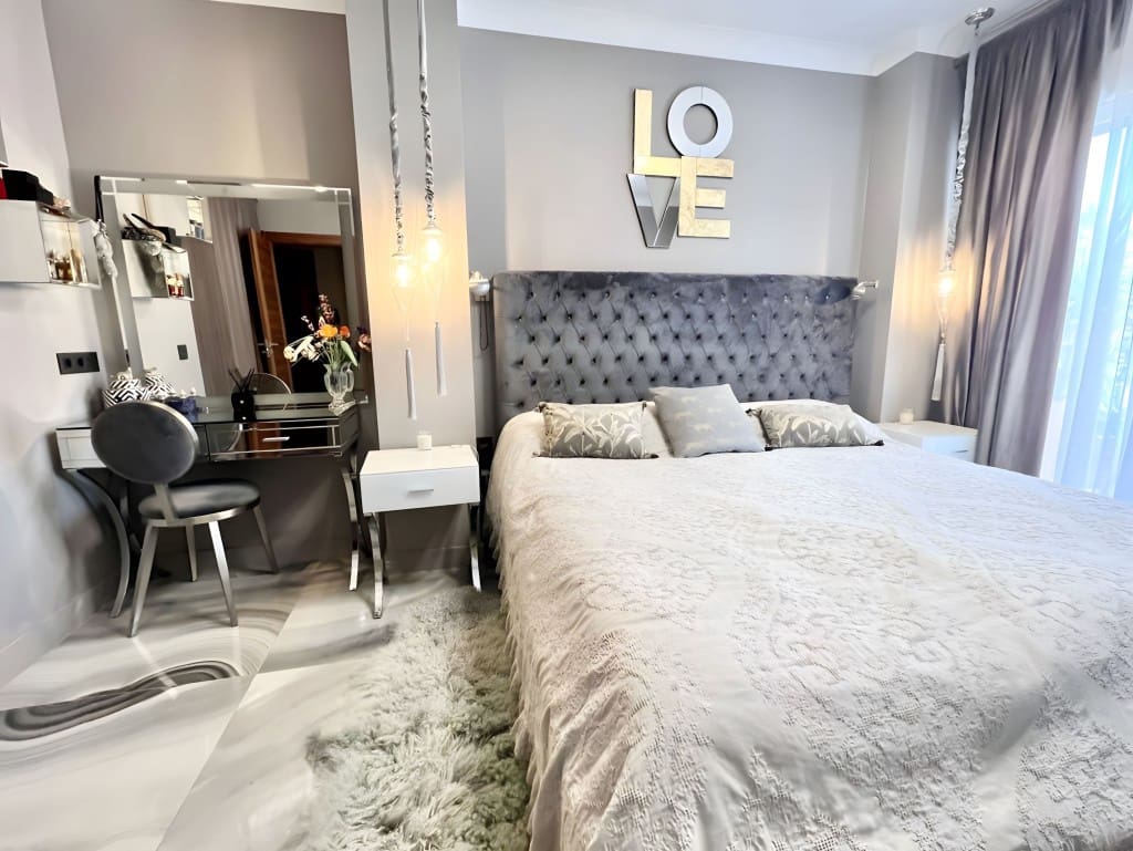 Apartamento de 4 habitaciones en San Pedro de Alcantara en venta con piscina garaje - 1.380.000 € (Ref: 8701679)