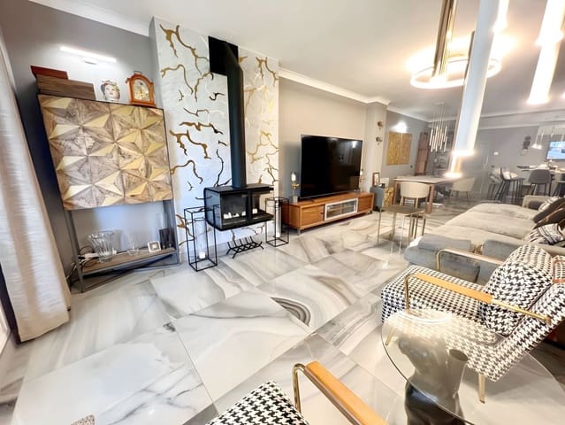 Apartamento de 4 habitaciones en San Pedro de Alcantara, Marbella en venta con piscina garaje - 1.380.000 € (Ref: 8701679)