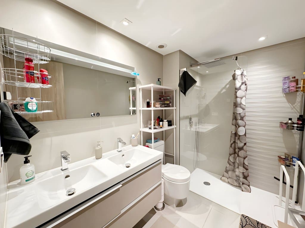 3 bedroom Apartment for sale in Benahavis with pool garage - € 649,000 (Ref: 8705899)