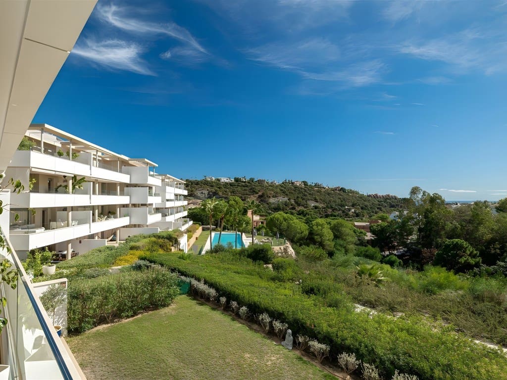 3 bedroom Apartment for sale in Benahavis with pool garage - € 649,000 (Ref: 8705899)