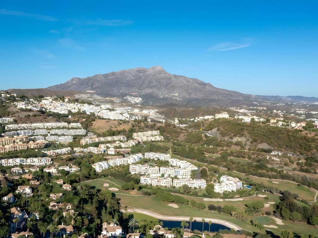 3 bedroom Apartment for sale in Benahavis with pool garage - € 649,000 (Ref: 8705899)