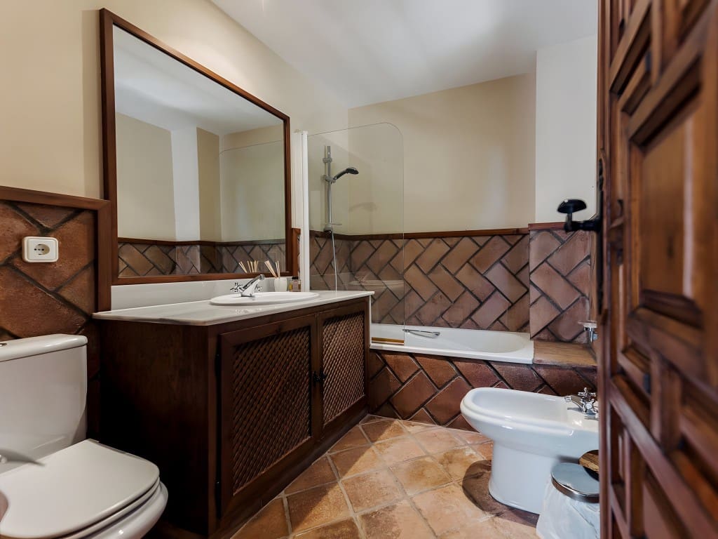 5 sypialnia Willa na sprzedaż w Los Monteros z basenem garażem - 3 795 000 € (Ref: 8709008)