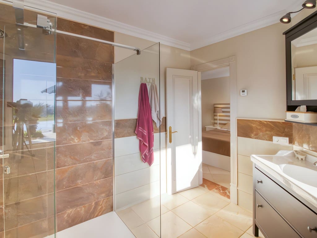 4 slaapkamer Finca/Landhuis te koop in Estepona met zwembad - € 2.450.000 (Ref: 8714512)