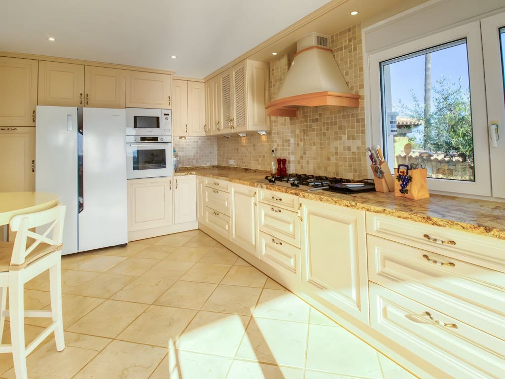 4 slaapkamer Finca/Landhuis te koop in Estepona met zwembad - € 2.450.000 (Ref: 8714512)