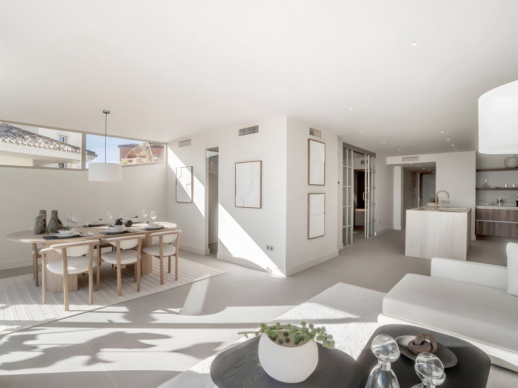 3 bedroom Apartment for sale in Nueva Andalucia with pool garage - € 1,095,000 (Ref: 8717047)