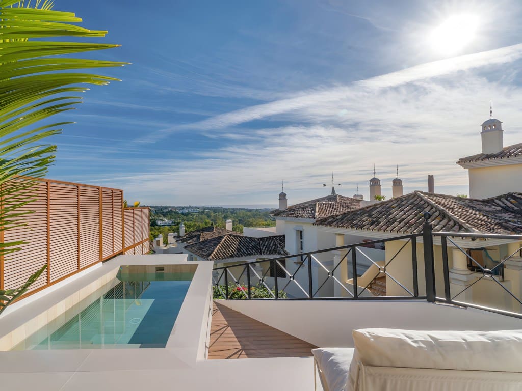 3 bedroom Apartment for sale in Nueva Andalucia with pool garage - € 1,095,000 (Ref: 8717047)