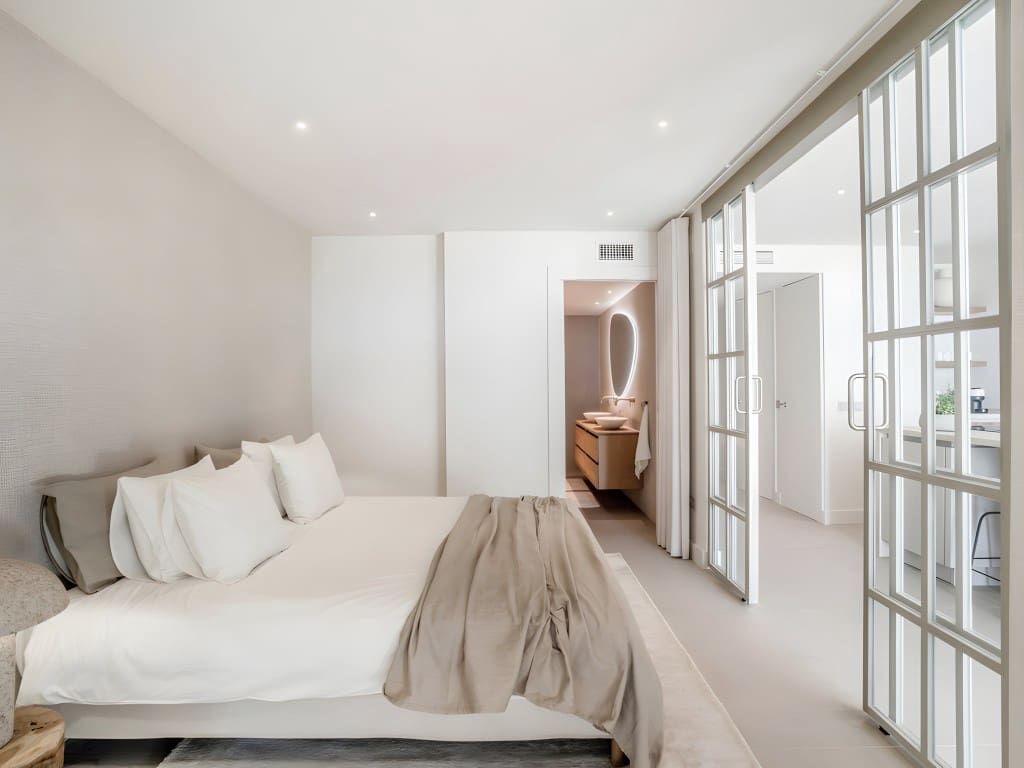 3 bedroom Apartment for sale in Nueva Andalucia with pool garage - € 1,095,000 (Ref: 8717047)