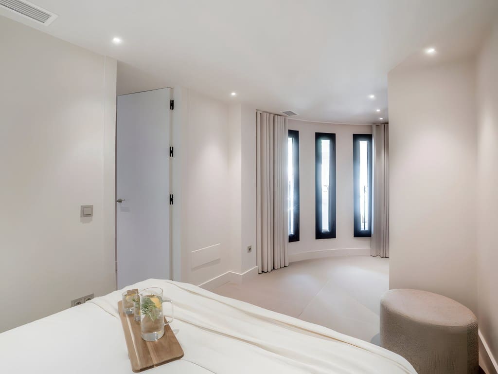 3 bedroom Apartment for sale in Nueva Andalucia with pool garage - € 1,095,000 (Ref: 8717047)