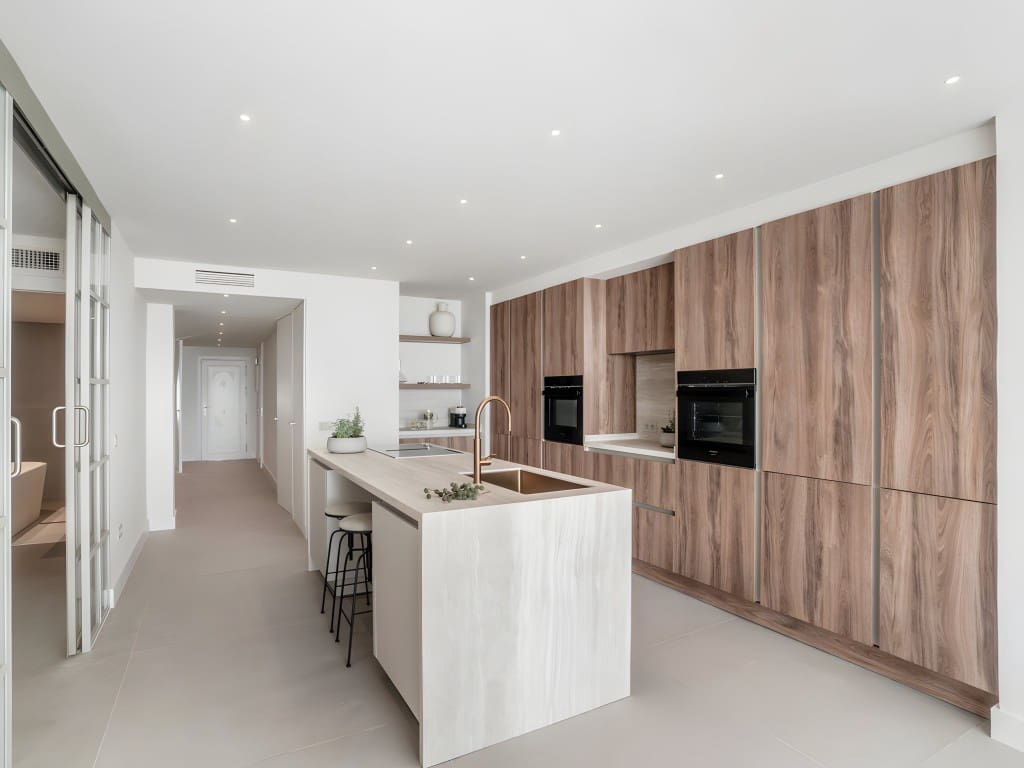 3 bedroom Apartment for sale in Nueva Andalucia with pool garage - € 1,095,000 (Ref: 8717047)