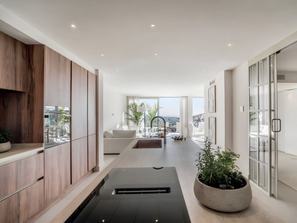 3 bedroom Apartment for sale in Nueva Andalucia with pool garage - € 1,095,000 (Ref: 8717047)