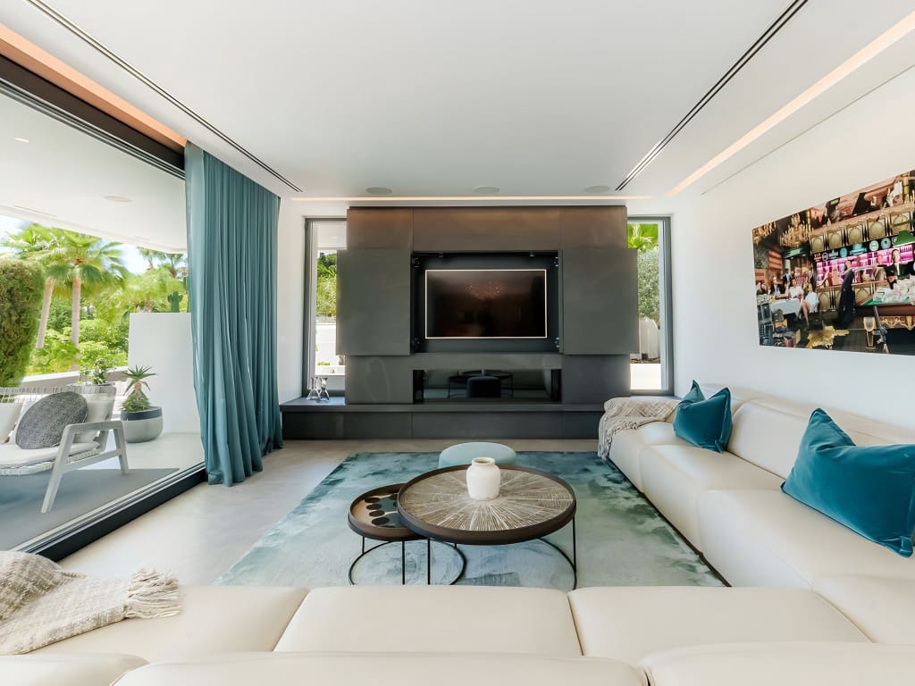 4 bedroom Villa for sale in Nueva Andalucia with pool garage - € 3,900,000 (Ref: 8723639)