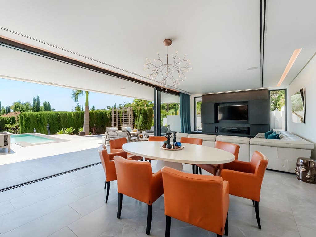 4 bedroom Villa for sale in Nueva Andalucia with pool garage - € 3,900,000 (Ref: 8723639)