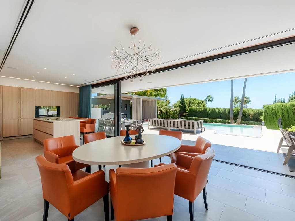 4 bedroom Villa for sale in Nueva Andalucia with pool garage - € 3,900,000 (Ref: 8723639)