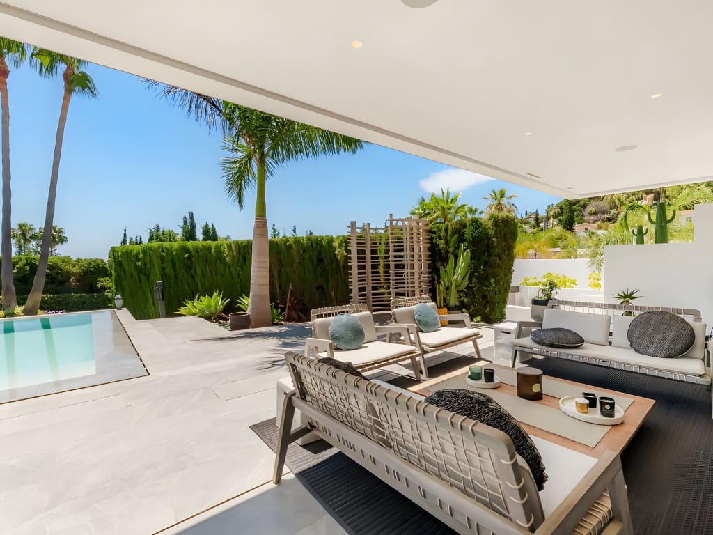 4 bedroom Villa for sale in Nueva Andalucia with pool garage - € 3,900,000 (Ref: 8723639)