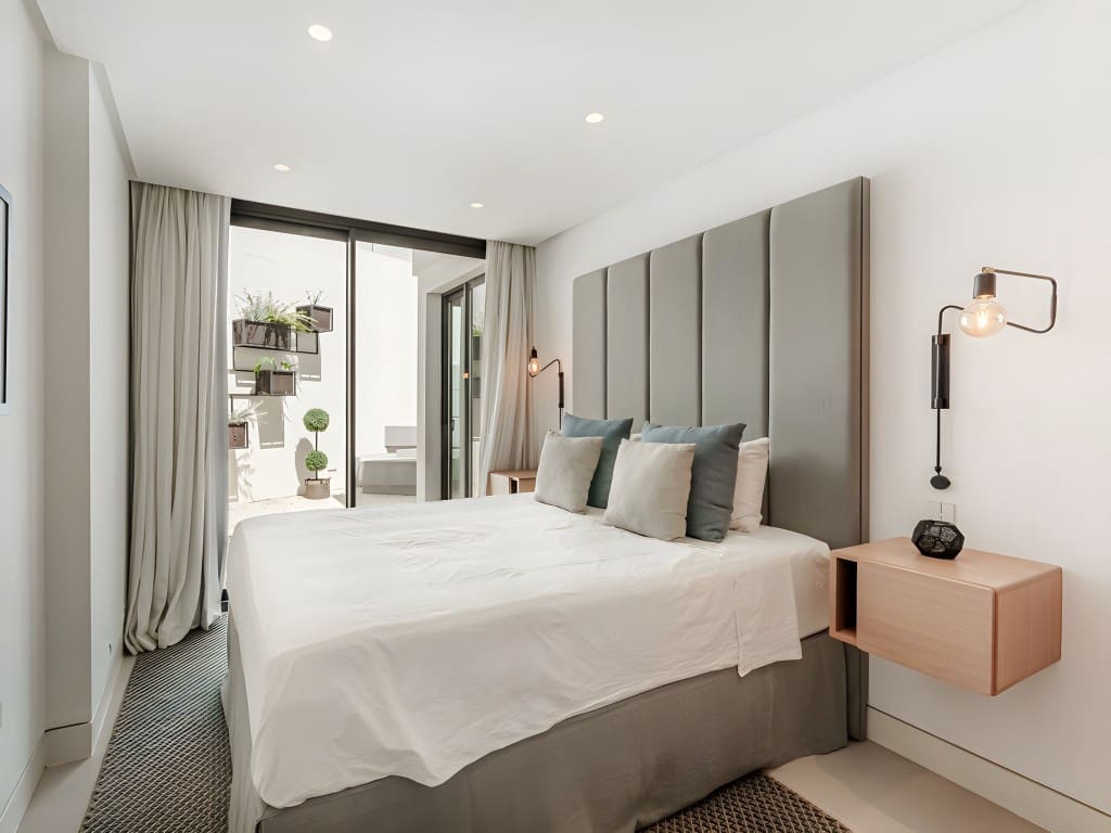 4 bedroom Villa for sale in Nueva Andalucia with pool garage - € 3,900,000 (Ref: 8723639)