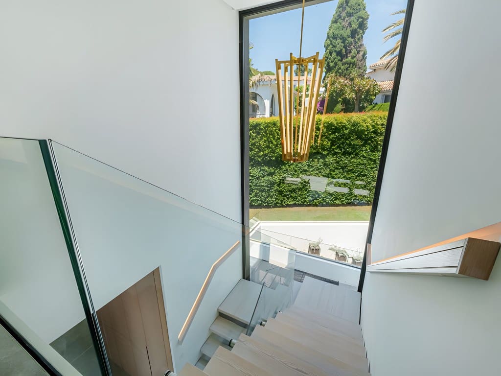 4 bedroom Villa for sale in Nueva Andalucia with pool garage - € 3,900,000 (Ref: 8723639)