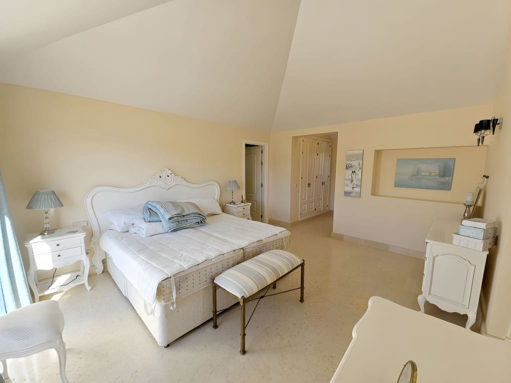 3 slaapkamer Penthouse te koop in Benahavis met zwembad - € 895.000 (Ref: 8773235)