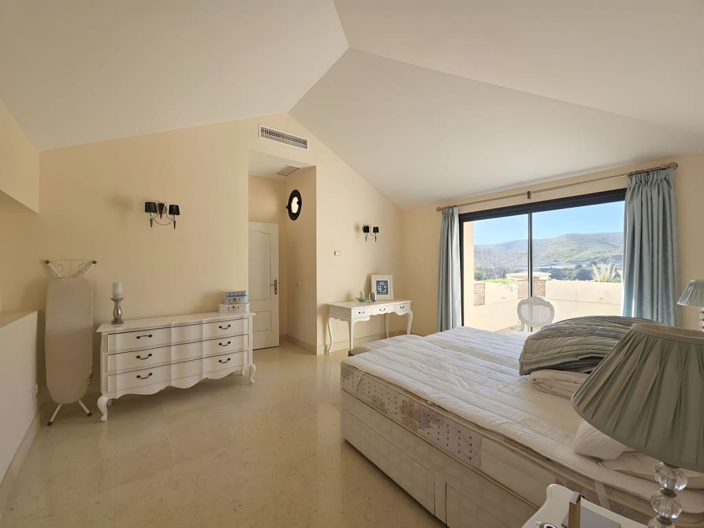 3 slaapkamer Penthouse te koop in Benahavis met zwembad - € 895.000 (Ref: 8773235)