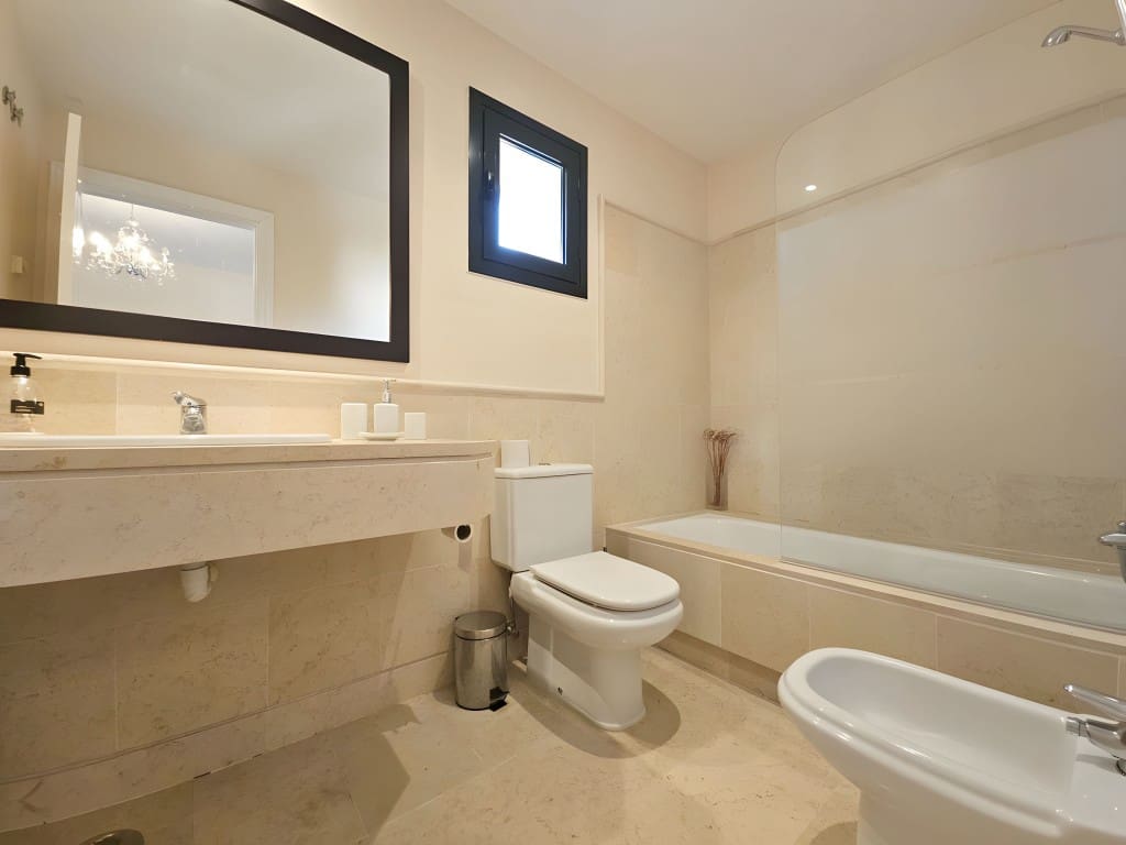 3 slaapkamer Penthouse te koop in Benahavis met zwembad - € 895.000 (Ref: 8773235)