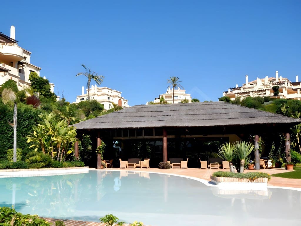 3 slaapkamer Penthouse te koop in Benahavis met zwembad - € 895.000 (Ref: 8773235)